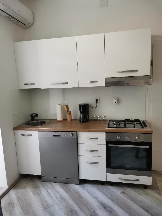 Studio Apartman Kristina Apartment Пула Екстериор снимка